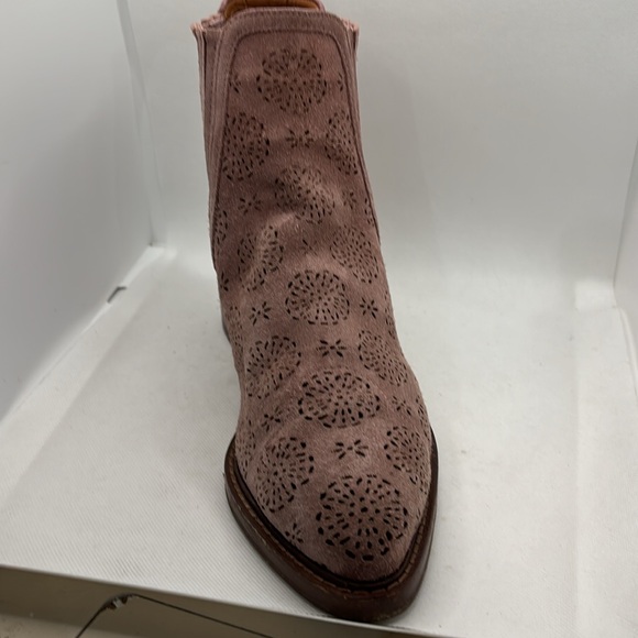 Coach Bowery Chelsea Boot With Cut Out - Tea Rose Size 9 - Picture 2 of 12